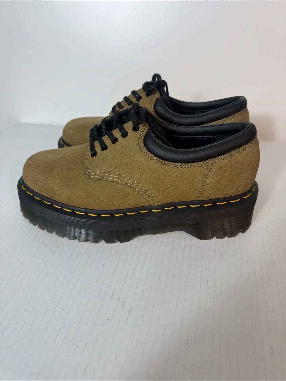 Dr. Martens 8053 Tumbled Nubuck Leather Platform Shoes size 8 NWOT